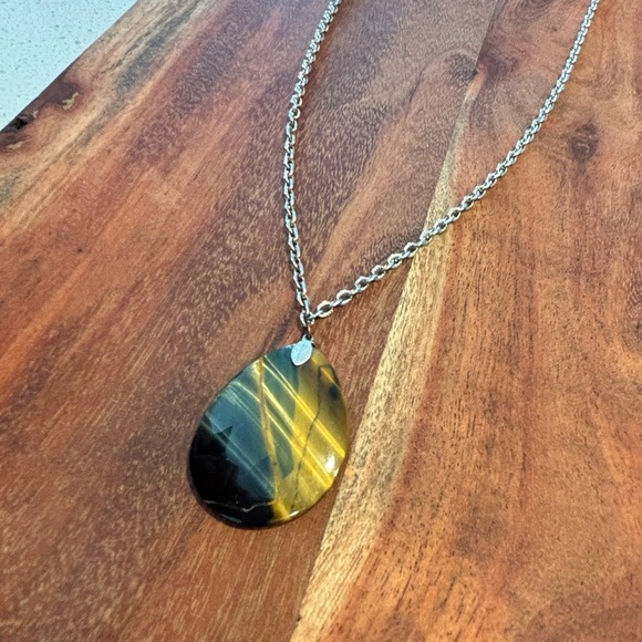 Tiger’s Eye Polished Pendant Necklace Oval Stone on Silver Tone Chain Green Gold - Picture 5 of 6